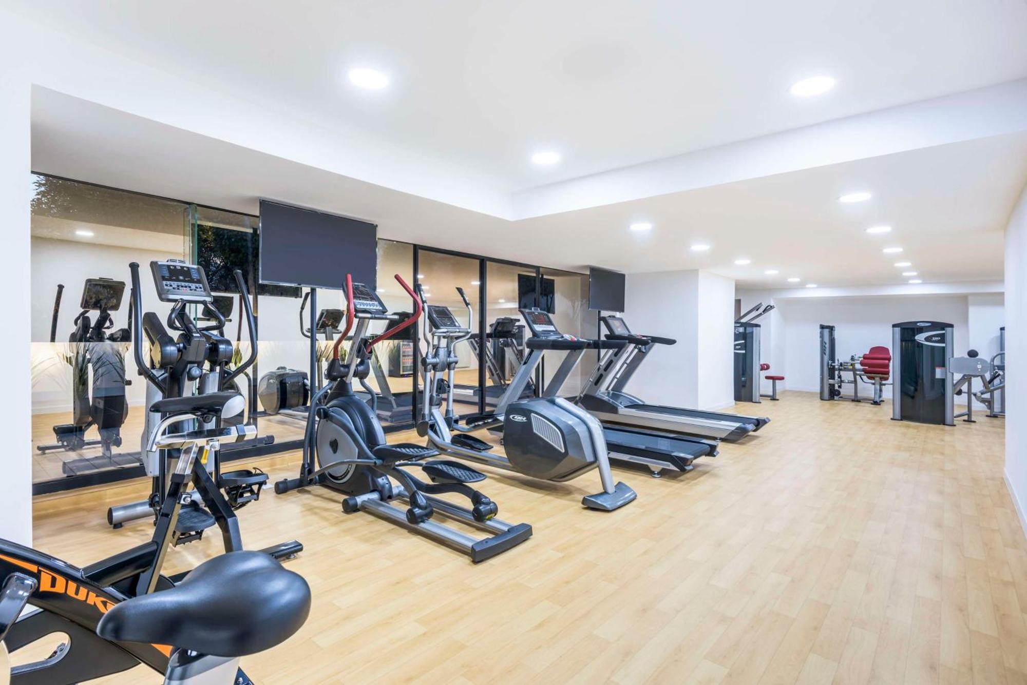 Nh Collection Mexico City Reforma Kültér fotó The gym at the hotel
